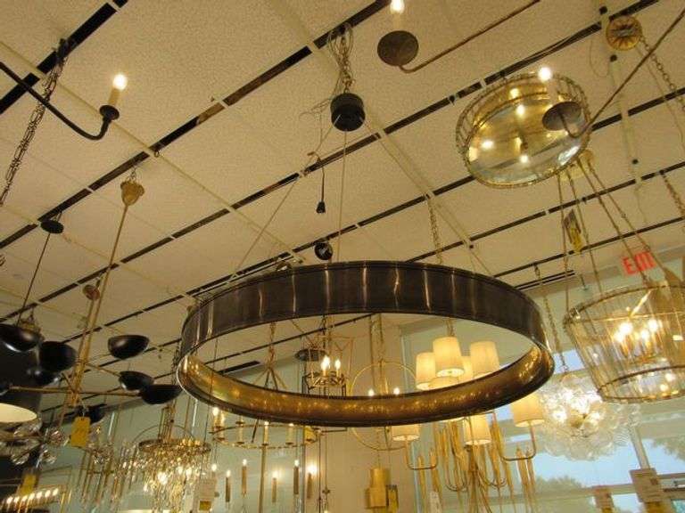 CHANDELIER OR PENDANT AS SHOWN * REFER TO PHOTOS * BUYER RESPONSIBLE FOR REMOVAL - BRING TOOLS AND LADDER AS ITEMS ARE CEILING MOUNTED 12'-14' CEILING HEIGHT*