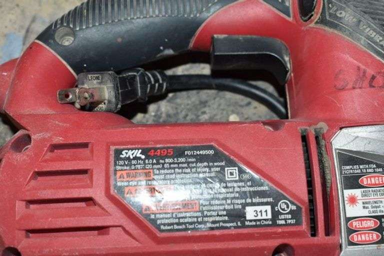 LOT, (1) SKIL JIGSAW 4495 AND (1) SKIL 6" 3380 BENCH GRINDER, 110-V