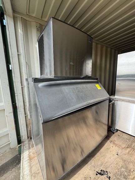 MANITOWOC ICE MAKER MODEL SY0854A W/ STORAGE BIN MODEL B970