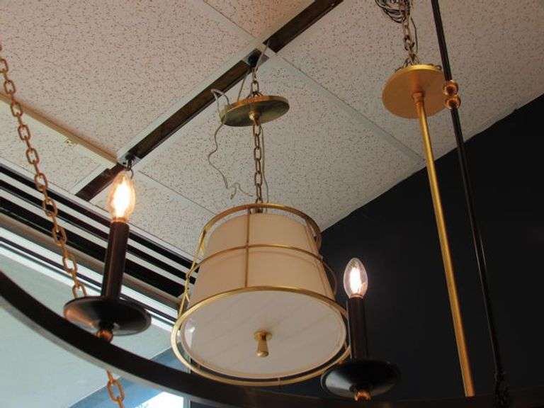 CHANDELIER OR PENDANT AS SHOWN * REFER TO PHOTOS * BUYER RESPONSIBLE FOR REMOVAL - BRING TOOLS AND LADDER AS ITEMS ARE CEILING MOUNTED 12'-14' CEILING HEIGHT*