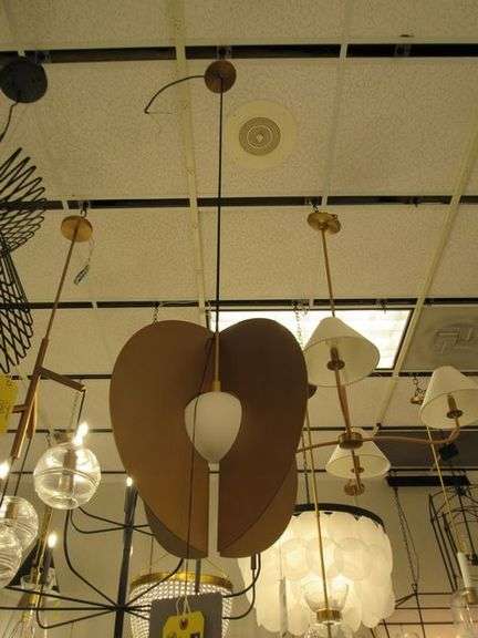 CHANDELIER OR PENDANT AS SHOWN * REFER TO PHOTOS * BUYER RESPONSIBLE FOR REMOVAL - BRING TOOLS AND LADDER AS ITEMS ARE CEILING MOUNTED 12'-14' CEILING HEIGHT*