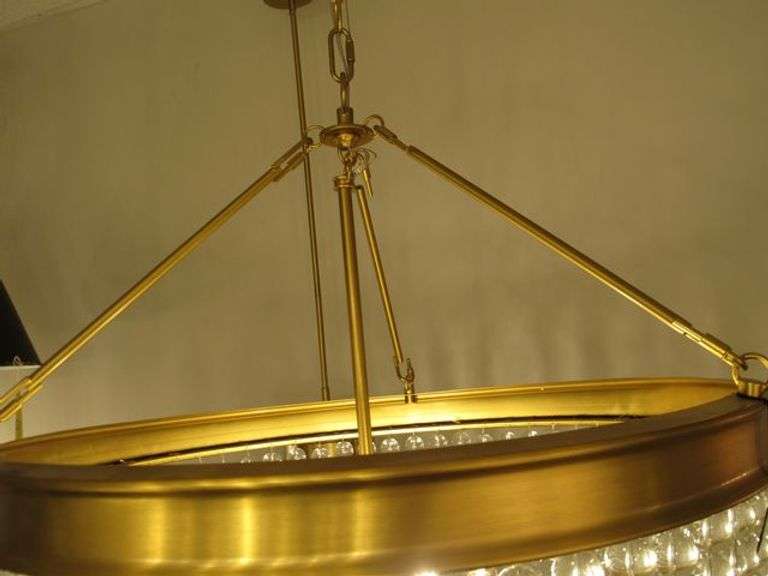 CHANDELIER OR PENDANT AS SHOWN * REFER TO PHOTOS * BUYER RESPONSIBLE FOR REMOVAL - BRING TOOLS AND LADDER AS ITEMS ARE CEILING MOUNTED 12'-14' CEILING HEIGHT*