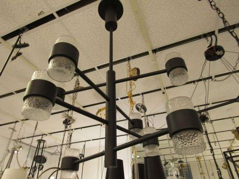 CHANDELIER OR PENDANT AS SHOWN * REFER TO PHOTOS * BUYER RESPONSIBLE FOR REMOVAL - BRING TOOLS AND LADDER AS ITEMS ARE CEILING MOUNTED 12'-14' CEILING HEIGHT*