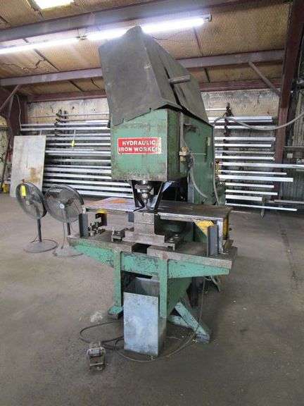 METAL MUNCHER HYDRAULIC IRON WORKER MDL. MM61E18, S/N 7062880, W/FOOT SWITCH CONTROL