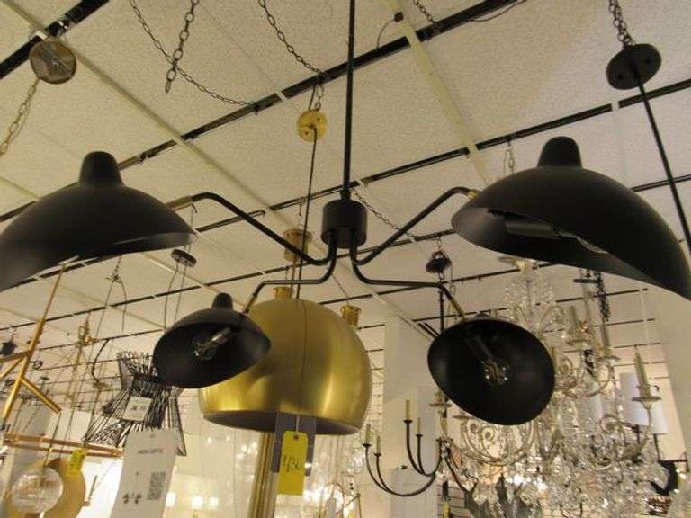 CHANDELIER OR PENDANT AS SHOWN * REFER TO PHOTOS * BUYER RESPONSIBLE FOR REMOVAL - BRING TOOLS AND LADDER AS ITEMS ARE CEILING MOUNTED 12'-14' CEILING HEIGHT*
