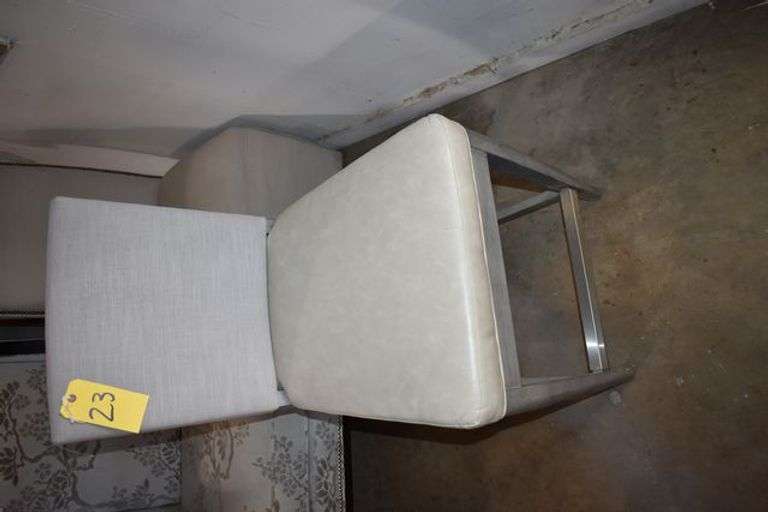 CHAIR WITH VINYL AND UPHOLSTERY AND WOOD LEGS