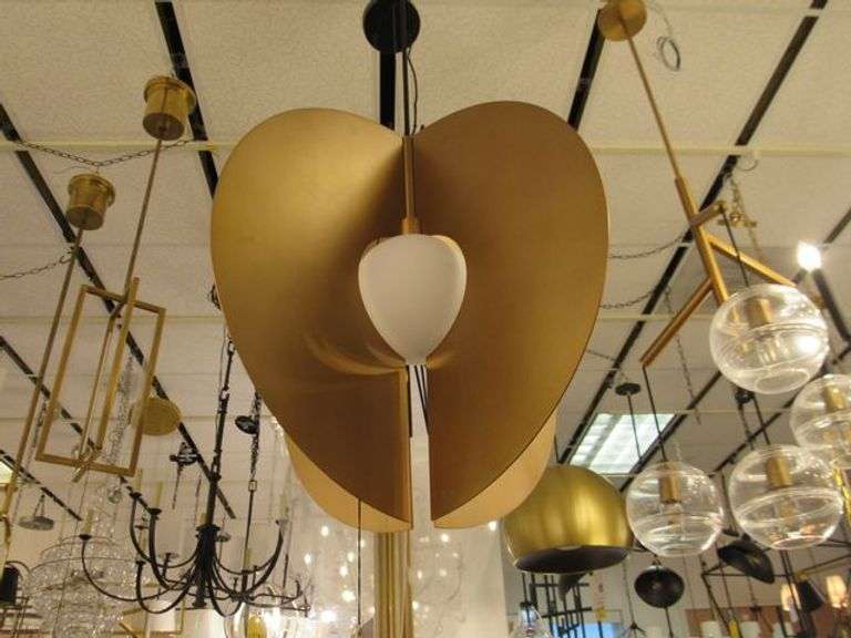 CHANDELIER OR PENDANT AS SHOWN * REFER TO PHOTOS * BUYER RESPONSIBLE FOR REMOVAL - BRING TOOLS AND LADDER AS ITEMS ARE CEILING MOUNTED 12'-14' CEILING HEIGHT*
