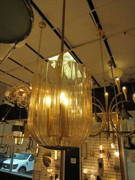 CHANDELIER OR PENDANT AS SHOWN * REFER TO PHOTOS * BUYER RESPONSIBLE FOR REMOVAL - BRING TOOLS AND LADDER AS ITEMS ARE CEILING MOUNTED 12'-14' CEILING HEIGHT*