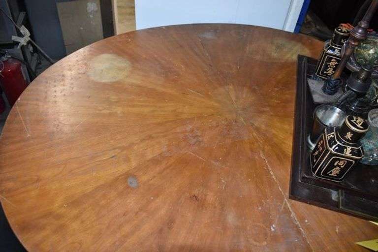 (1) OVAL WOOD TABLE - APPROX. 52" X 43" X 29" AND (1) SERVING TRAY WITH ASSORTED DECOR