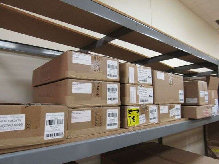 LOT OF APPROX. (5) VISUAL COMFORT 24" CABINET MAKER'S PICTURE LIGHT #SL2706HAB, (1) PETREL 30" PICTURE LIGHT #S2723HAB, (2) 8" CABINET MAKER'S PICTURE LIGHT #SL2704HAB, (AH4015PN-FG, (1) DOVER ) BASIL LARGE FLUSH MOUNT LIGHT #AH4015PN-FG, (1) DOVER TAIL SCONCE #ARN2302G-L, REPLACEMENT GLASS & CHAINS