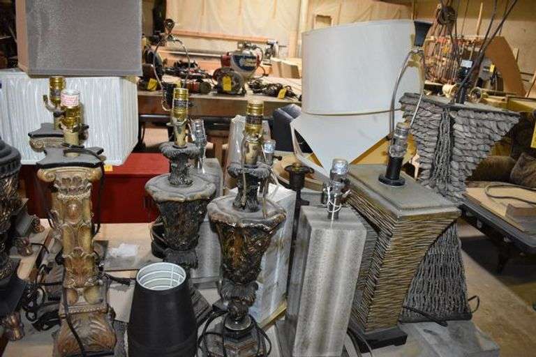 TABLE WITH CONTENTS INCLUDING ASSORTED LAMPS AND LAMPSHADES *SOME DAMAGED*