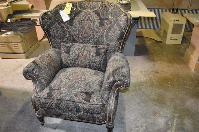 UPHOLSTERED CHAIR WITH NAIL HEAD DÉCOR AS SHOWN