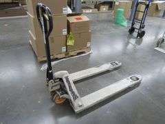 CROWN 5,000 LB PALLET TRUCK