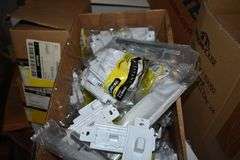 MIXED PALLET INCLUDING TOGGLE SWITCH COVERS, WALL LIGHTS, TOWEL RINGS, TOWEL BAR ETC.