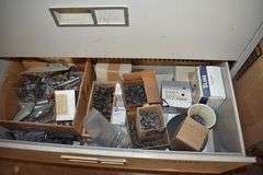 LOT, (1) 4-DRAWER METAL LATERAL FILE CABINET AND (1) 5-DRAWER METAL LATERAL FILE CABINET