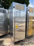 TRAULSEN & CO. COMMERCIAL REFRIGERATOR MODEL AHT132WUT-HHS