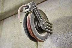 REEL WORKS AIR HOSE REEL *BOLTED TO CEILING - BUYER WILL NEED TOOLS AND LADDER TO REMOVE FROM THE CEILING TRUSS* (sold x the money)