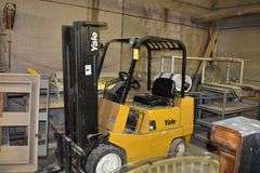YALE FORKLIFT MDL GTCO50RDNUAE083 S/N 485301 HOUR METER IS UNREADABLE (SEE PHOTO) 190" LIFT HEIGHT, LIFT, TILT, SIDE SHIFT, SOLID TIRES, PROPANE FUELED *STARTS AND RUNS*  (DELAYED PICKUP)