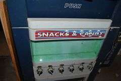 SNACK AND CANDY VENDING MACHINE *NO KEY*