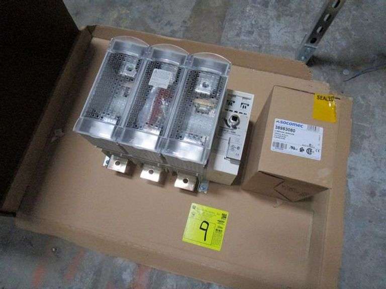 NEW SOCOMEC 38503060 FUSERBLOC J3X600AF/L FUSE COMBO SWITCH WITH SOCOMEC 38983080 3-TERMINAL SHROUDS