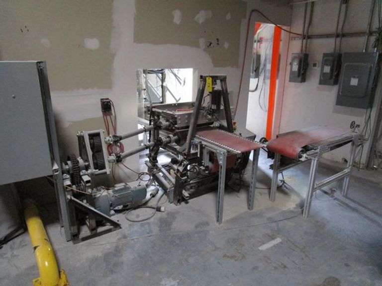 ZAYLEON ADJUSTABLE ROLL MILL S/N 10055E WITH ZAYLEON HEATER PLC PANEL S/N 10055C 480-V 60-HZ 3-PHASE WITH IRON HORSE AUTO DIRECT SWITCH AND (1) MOTORIZED BELT CONVEYOR 12" X 4' LONG (NEW 2021)