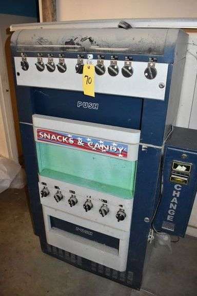 SNACK AND CANDY VENDING MACHINE *NO KEY*