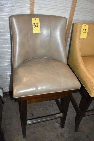 VINYL UPHOLSTERED SWIVELING BAR STOOL