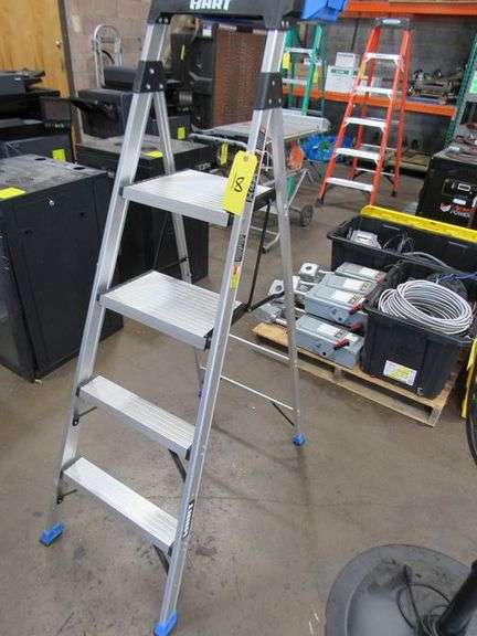 HART 5-1/2' ALUMINUM STEP LADDER MDL. HDP-5