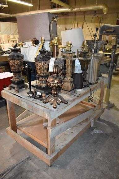 TABLE WITH CONTENTS INCLUDING ASSORTED LAMPS AND LAMPSHADES *SOME DAMAGED*