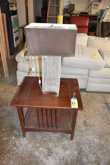 LOT, (1) WOOD SIDE TABLE - APPROX 28" X 23" X 23" AND (1) TABLE LAMP