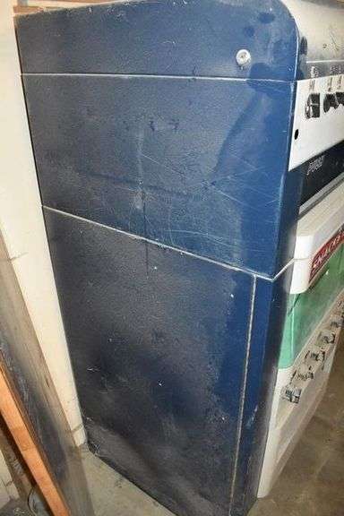 SNACK AND CANDY VENDING MACHINE *NO KEY*