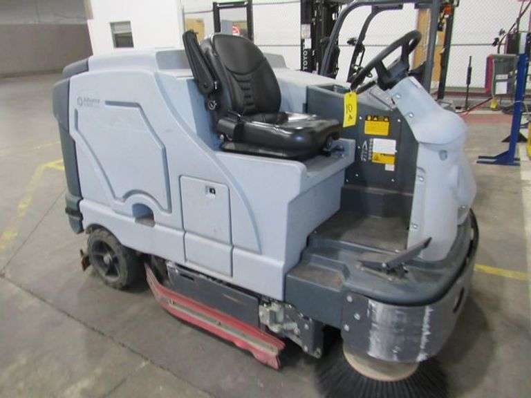 RIDE-ON FLOOR SWEEPER, ADVANCE SC8000 ECOFLEX, PROPANE S/N 1000074012, 219-HOURS