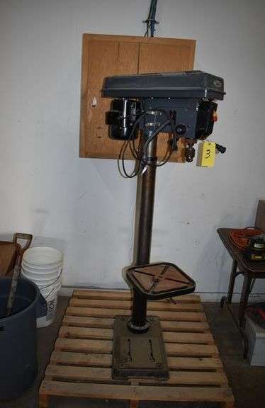 CENTRAL MACHINERY 16-SPEED FLOOR DRILL PRESS 5/8" CHUCK 3-1/8" SPINDLE STROKE 110-V S/N 366852114