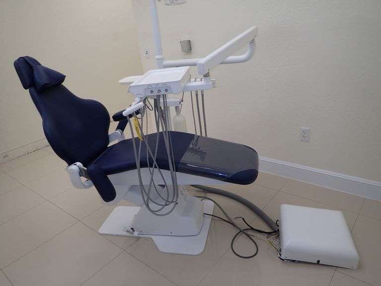 DANSEREAU INFINITY DENTAL CHAIR