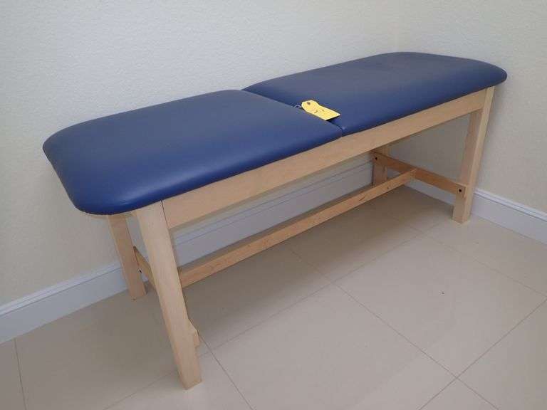 TREATMENT TABLE IN BLUE VINYL