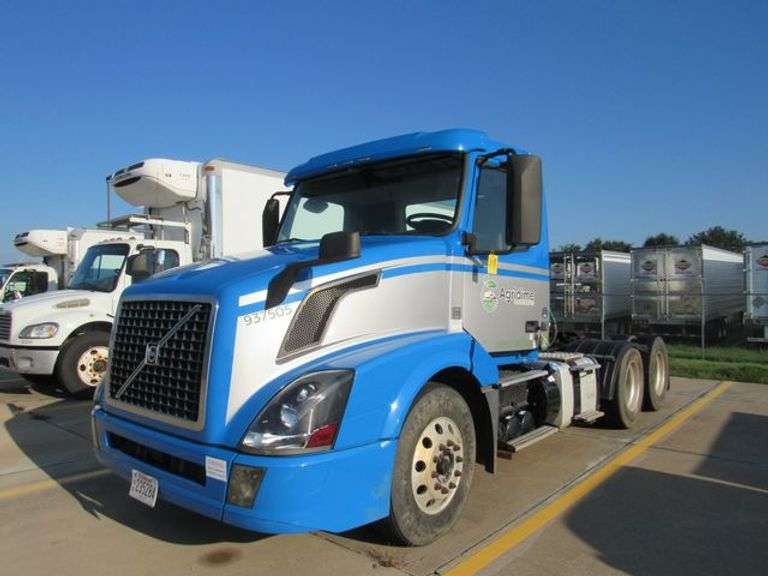 2016 VOLVO DAY CAB TRUCK TRACTOR VIN 4V4NC9EHXGN937505