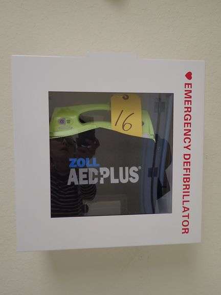 ZOLL AED PLUS DEFIBRILLATOR W/ WALL CABINET
