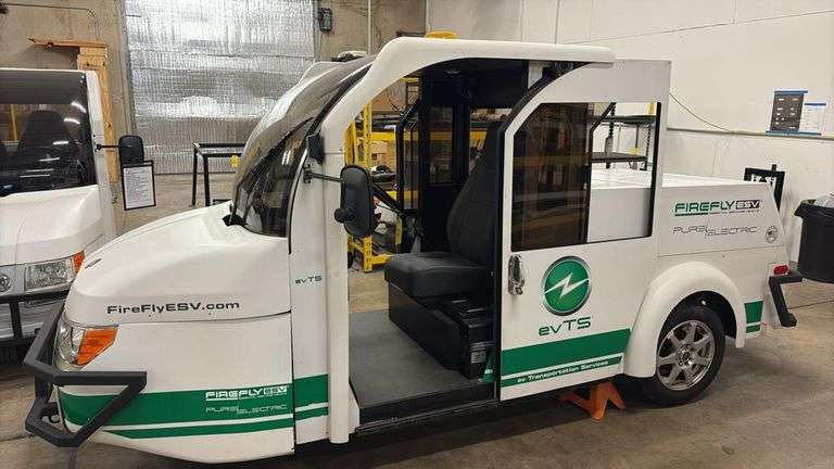 Good Earth FireFly ESV Electric Utility Vehicle, VIN: 1G9A00350D1429043   **Sold with Bill of Sale only, No Title or Manufacturer's Certificate of Origin (MCO) will be available**