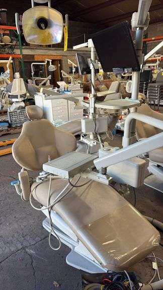 Engle 300 Dental Chair with Light and Monitor Mount