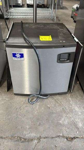 Manitowoc IYT0620A-161 575 lb Air-Cooled Commercial Ice Maker, Half Dice, 115V, 2022, SN 1120835765