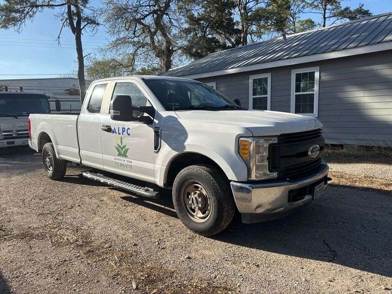 2017 Ford F-250 XL Super Duty Extended Cab, 127k mi, 6.2L V8, Auto, Texas, VIN 1FT7X2A6XHEB94978