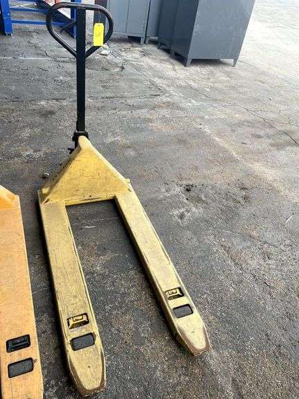 Medley Manual Pallet Jack, 5,000 lbs capacity