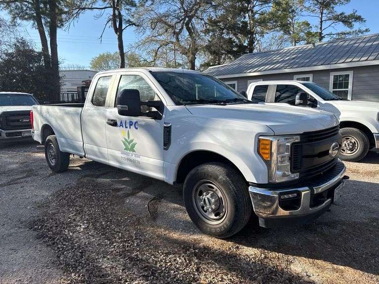 2017 Ford F-250 XL SuperCab 8ft Bed Flex Fuel VIN 1FT7X2A63HEE93891