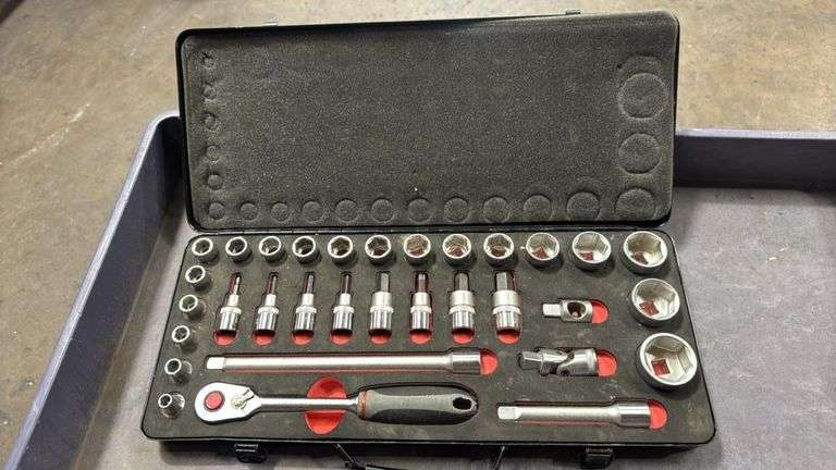 Carolus 1/4" 22-Piece Metric Socket and Ratchet Set Chrome Vanadium Steel in Metal Case