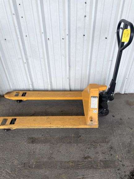 Uline H-1043 Manual Pallet Jack, Yellow, 5,500 lbs capacity