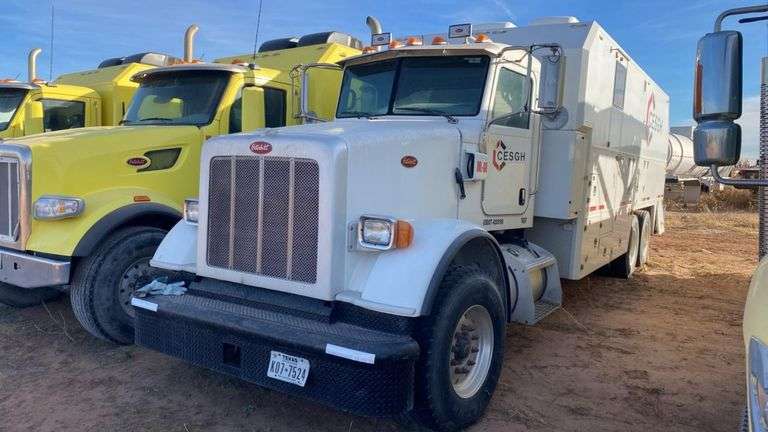 2012 Peterbilt Wireline Truck, VIN 1NPSL70X9CD142911