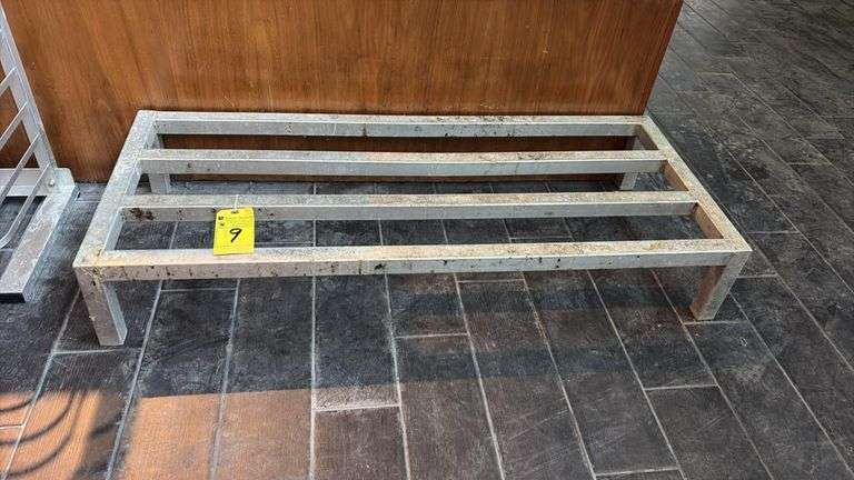 Aluminum dunnage rack approximately 48“ x 20“ x 8“