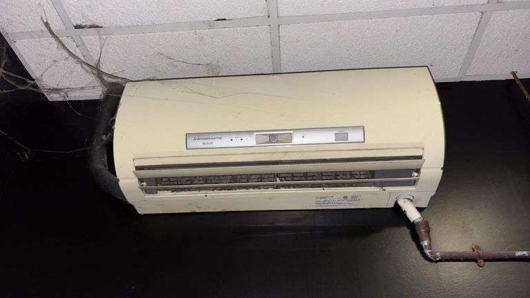 Mitsubishi Electric MSZ-FE12NA Mr. Slim 12,000 BTU Mini-Split Heat Pump Wall Unit, S/N 1000725T
