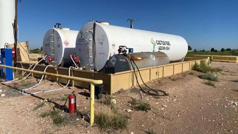 **THIS LOT HAS BEEN REMOVED FROM AUCTION; WE APOLOGIZE FOR ANY INCONVENIENCE** 10,000 Gallon Steel Above-Ground Fuel Storage Tank with Pump, Containment & Ladder – Diesel/Gasoline