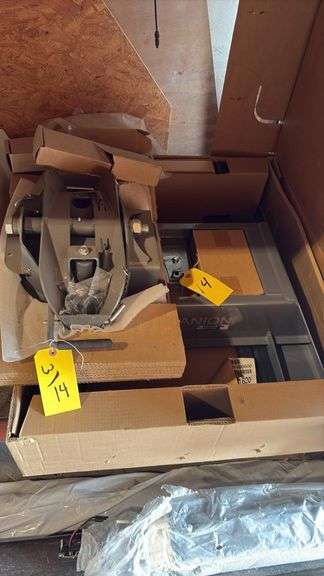 B&W Companion Fifth Wheel Hitch Base RVB3500, 20,000 lbs GTW, Compatible with Turnoverball System, with Articulating Head